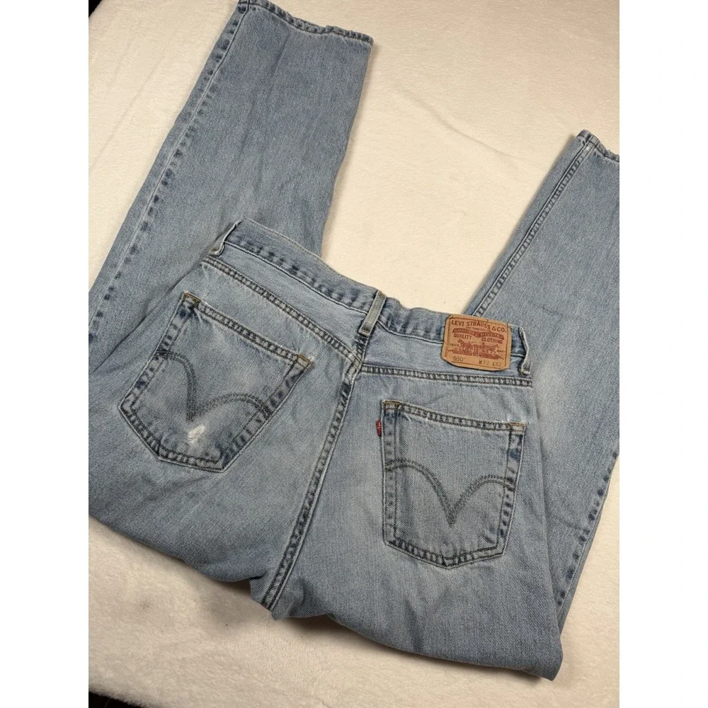 Vintage Levi's 550 Relaxed Fit Jeans Men's Fits 32x30 Light Wash Denim Blue